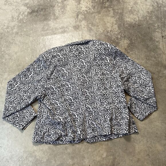 Torrid Blazer Womens 4X White‎ Rose Pockets Shoulder Pads Jacket Single Breasted - Picture 4 of 9